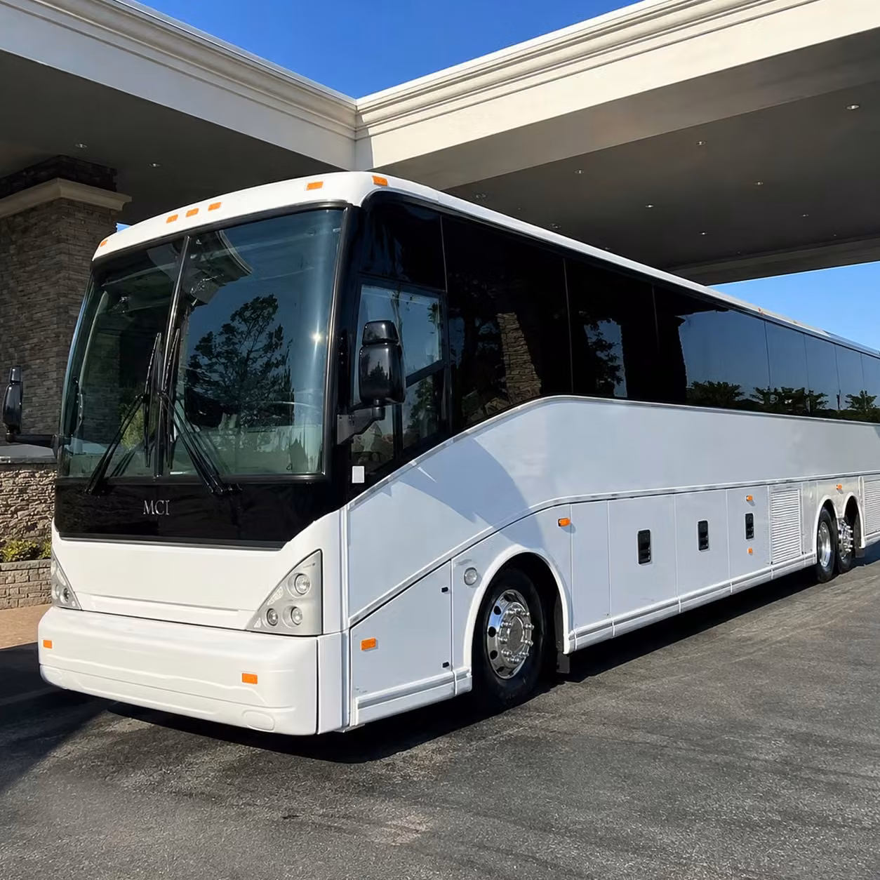 sky harbor gateway or scottsdale airport we ve got group transportation covered